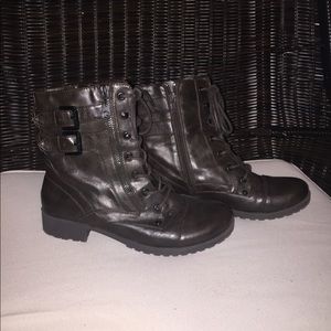 Combat boots